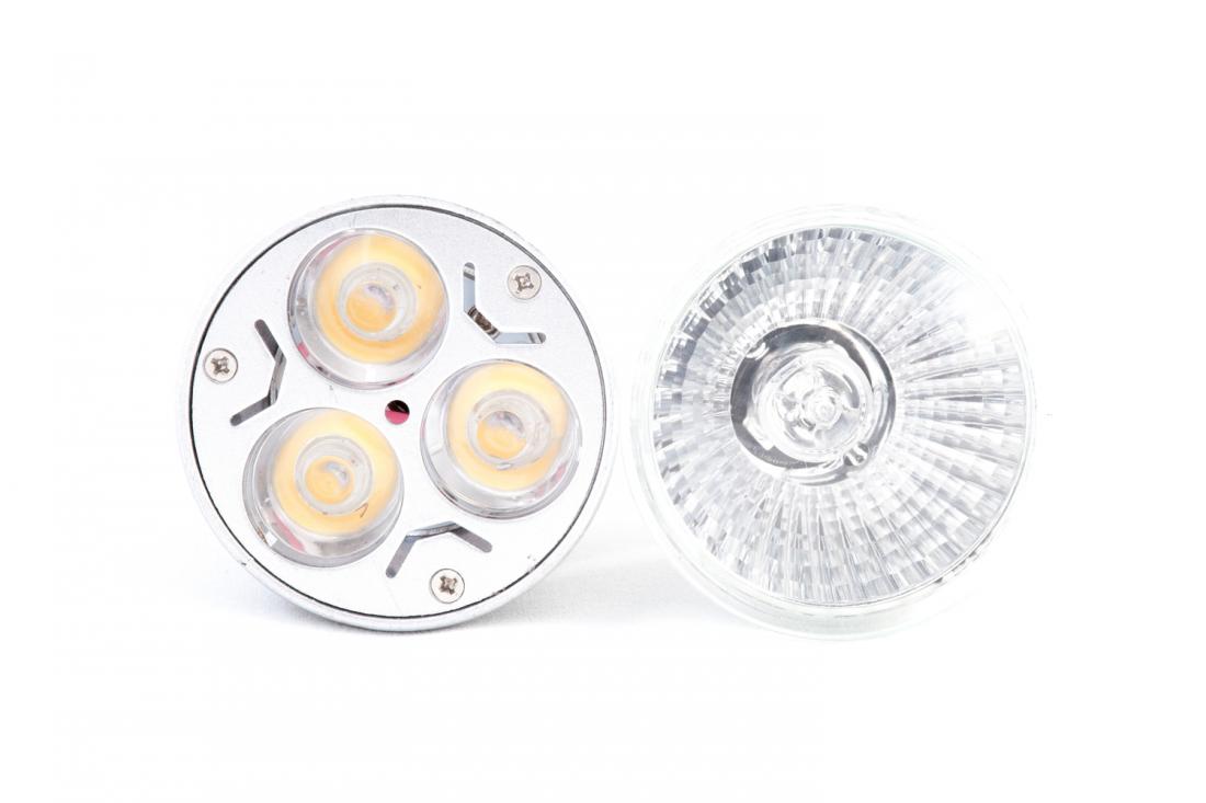 LED in halogenska sijalka. Foto: Shutterstock